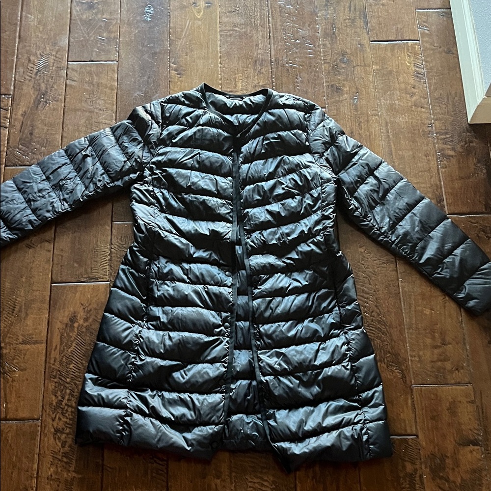Uniqlo Women's Black Down Quilted Jacket Medium